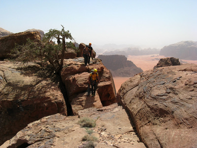 Глаз Аллаха. Проход по гребню в разлому Great Siq.